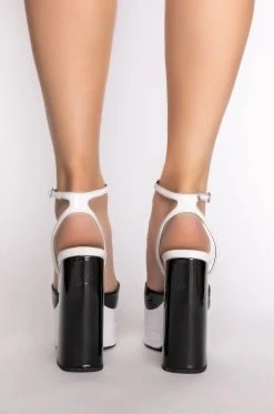 AZALEA WANG TELL IT HOW IT IS CHUNKY SANDAL IN BLACK WHITE -AKIRA salestore azalea wang tell it how it is chunky sandal in black white black white 4 4