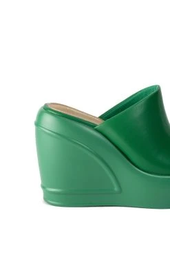 OCEAN EYES WEDGE SANDAL IN GREEN -AKIRA salestore ocean eyes wedge sandal in green green 5 5
